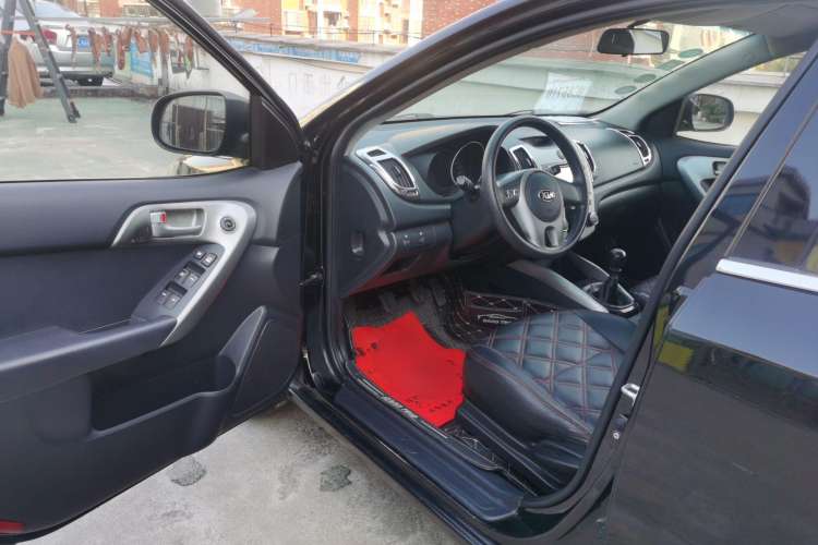 Used Kia Forte 2014 1.6L MT GL Interior 2