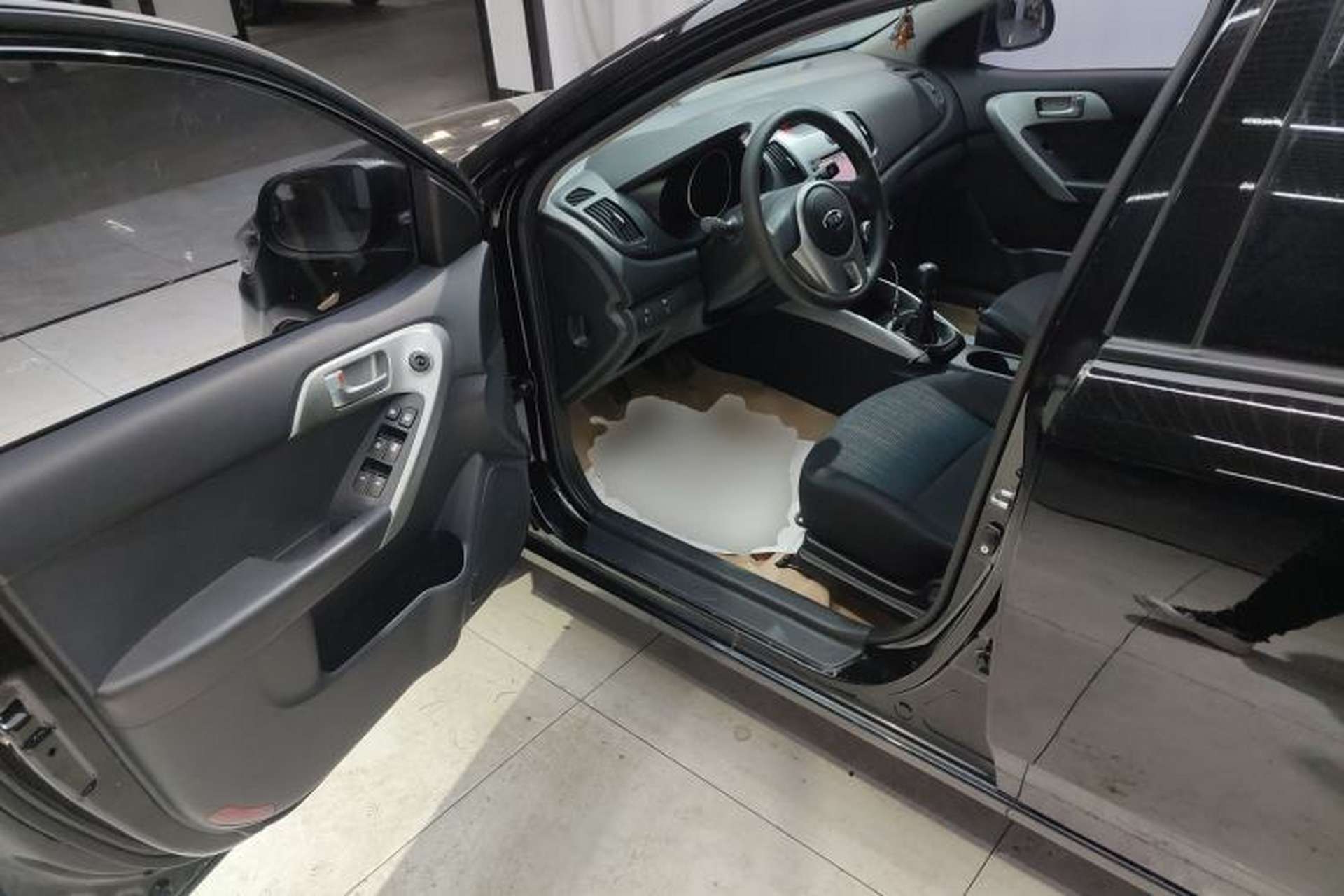 Used Kia Forte 2014 1.6L MT GL Interior 3