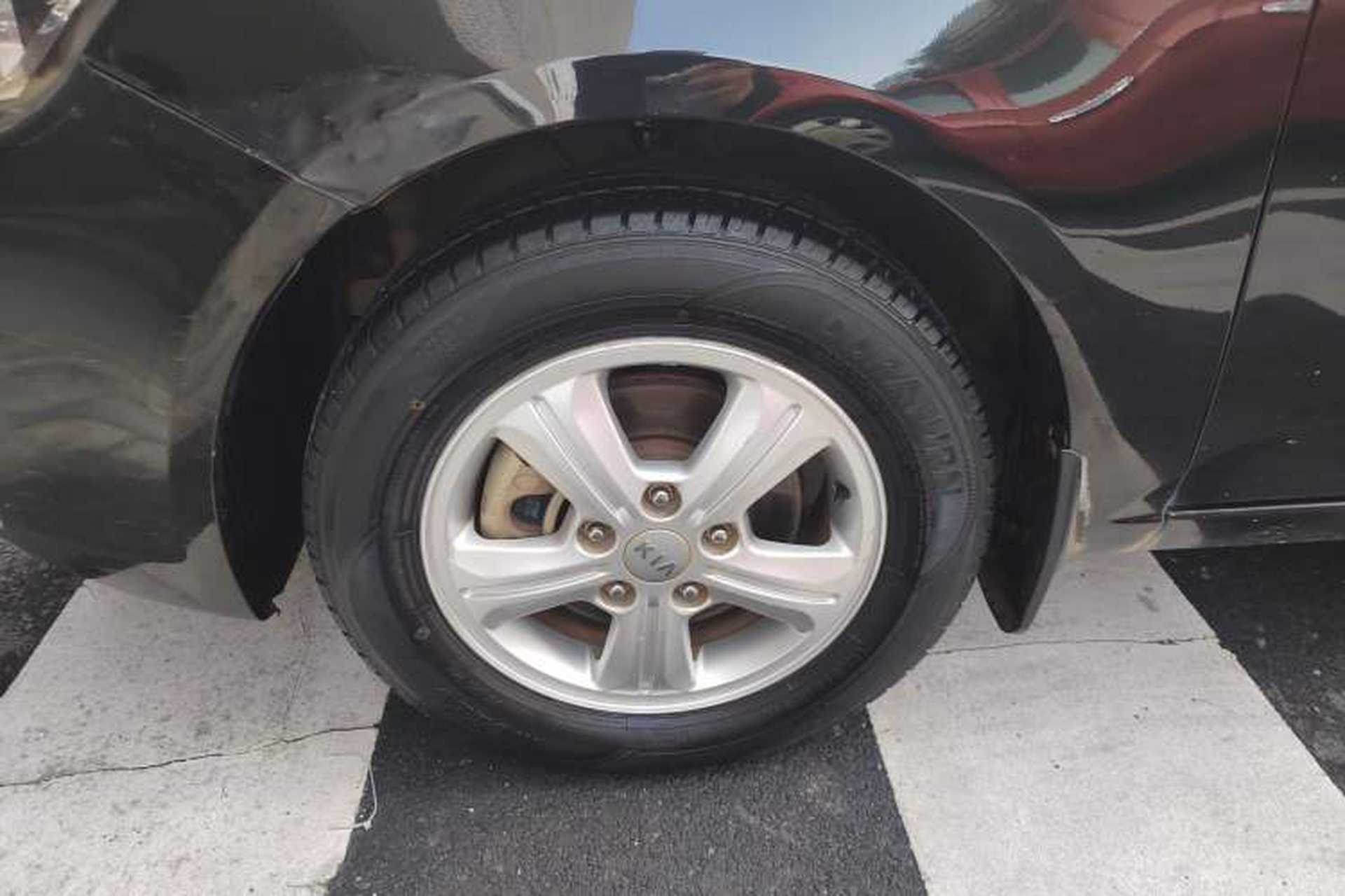 Used Kia Forte 2014 1.6L MT GL Left Front Wheel Hub