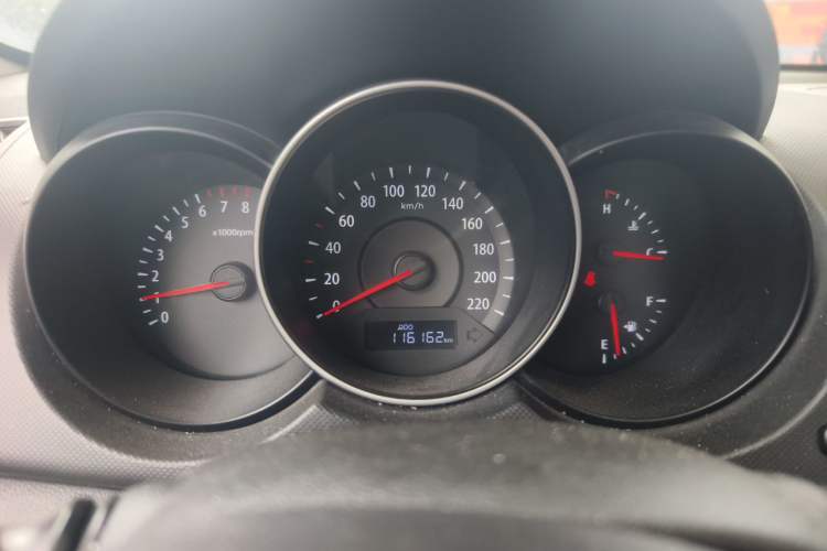 Used Kia Forte 2014 1.6L MT GL Odometer Close Up