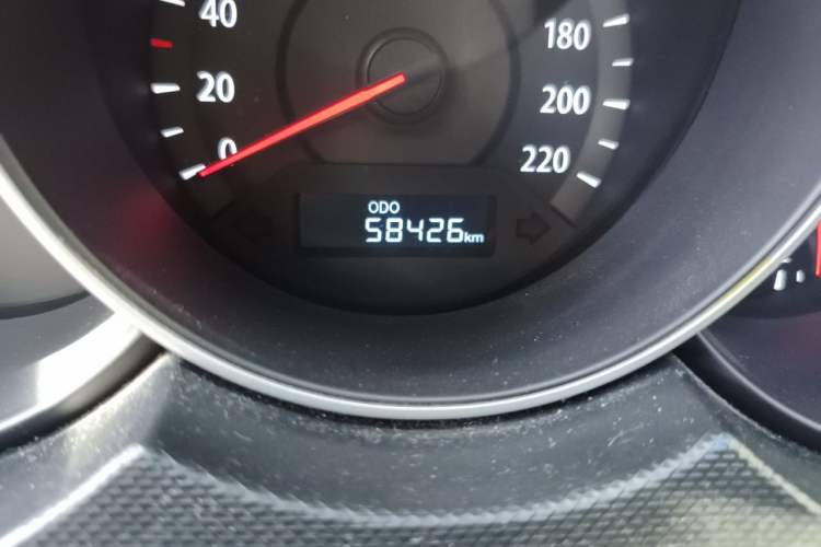 Used Kia Forte 2014 1.6L MT GL Odometer Close Up