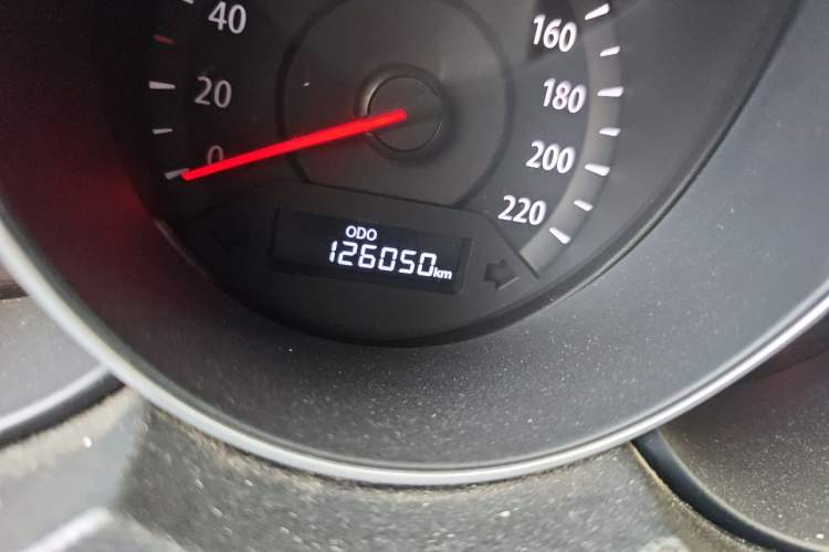 Used Kia Forte 2014 1.6L MT GL Odometer Close Up
