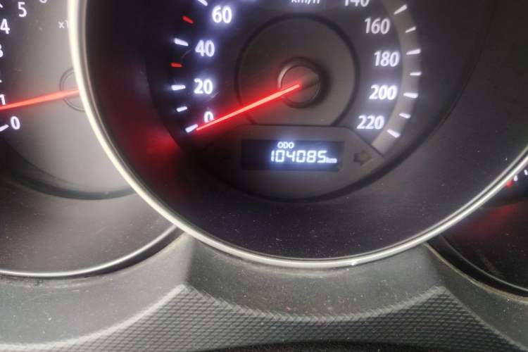 Used Kia Forte 2014 1.6L MT GL Odometer Close Up