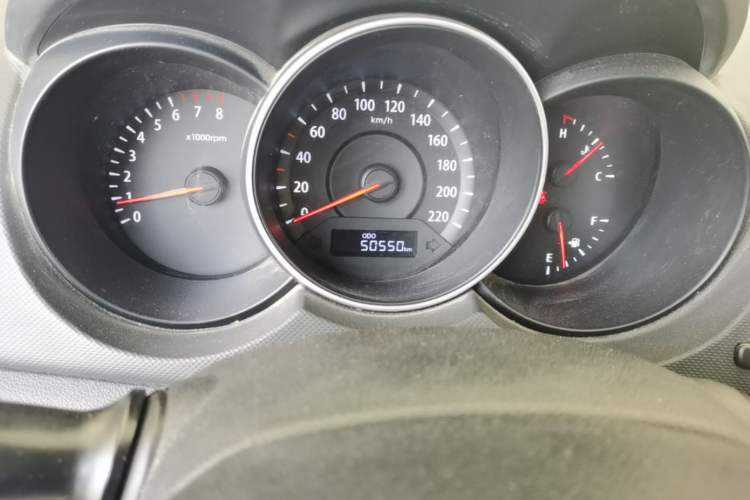 Used Kia Forte 2014 1.6L MT GL Odometer Close Up