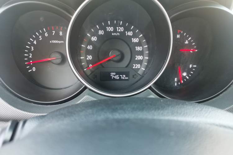 Used Kia Forte 2014 1.6L MT GL Odometer Close Up