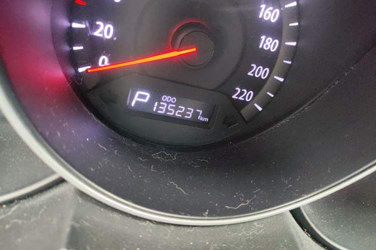 Used Kia Forte 2014 1.6L AT GL Odometer Close Up