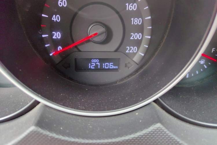 Used Kia Forte 2014 1.6L MT GL Odometer Close Up