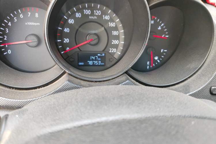 Used Kia Forte 2014 1.6L MT GLS Odometer Close Up