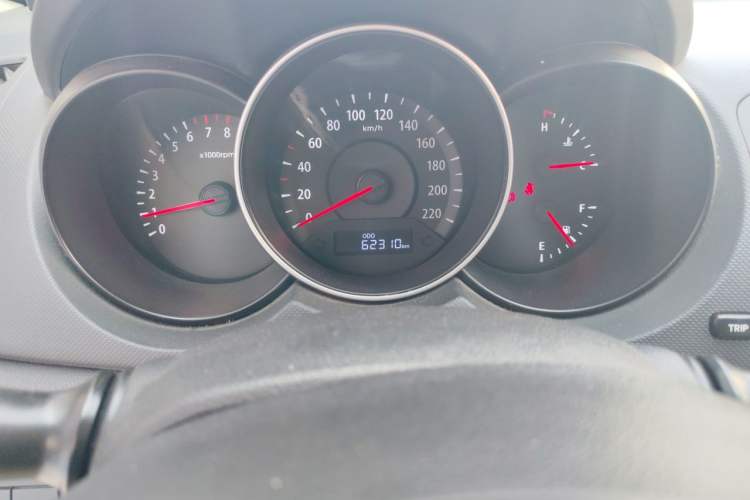 Used Kia Forte 2014 1.6L MT GL Odometer Close Up