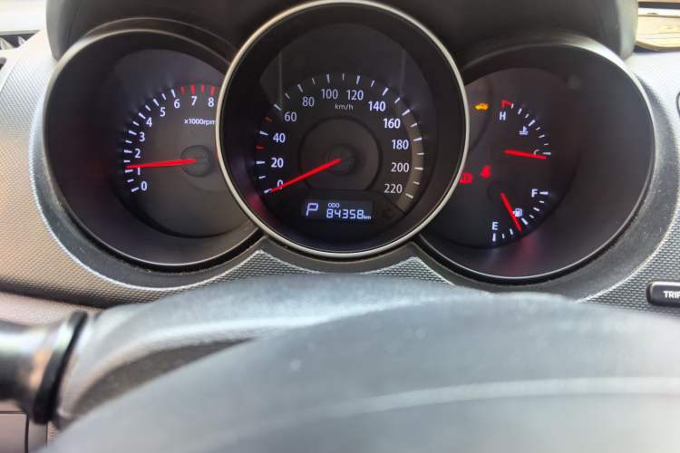Used Kia Forte 2014 1.6L AT GL Odometer Close Up