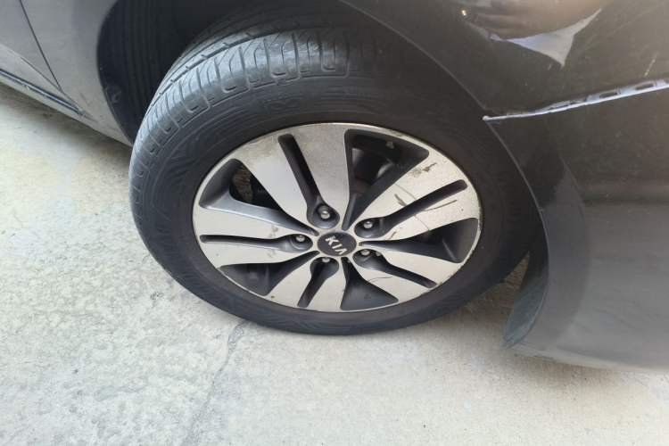 Used Kia Forte 2014 1.6L MT GLS Right Front Wheel Hub
