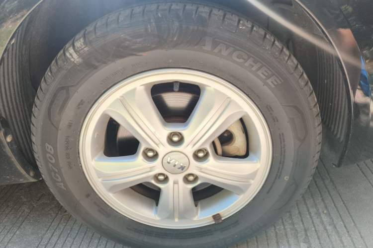 Used Kia Forte 2014 1.6L MT GL Right Front Wheel Hub