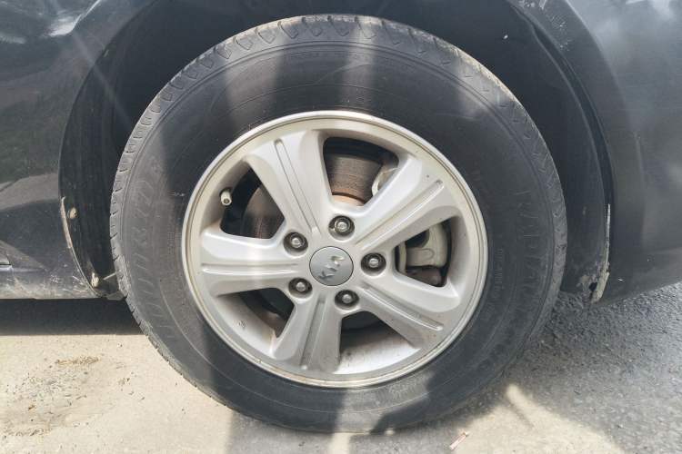 Used Kia Forte 2014 1.6L MT GL Right Front Wheel Hub