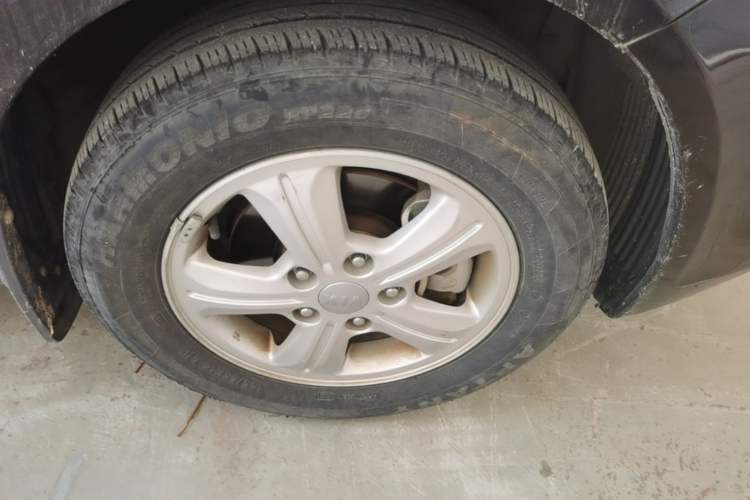 Used Kia Forte 2014 1.6L MT GL Right Front Wheel Hub