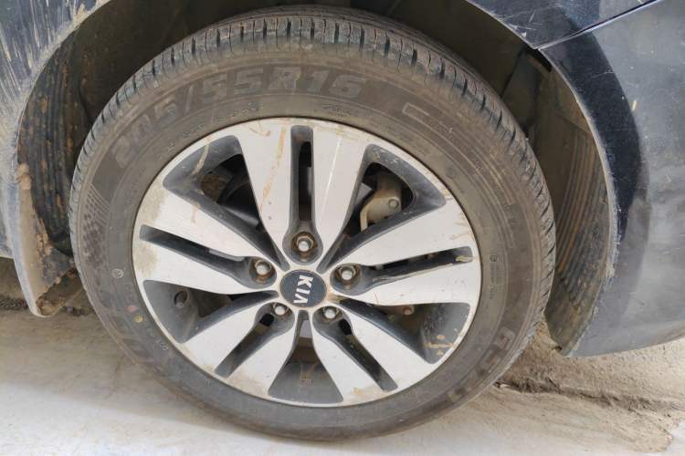 Used Kia Forte 2014 1.6L MT GLS Right Front Wheel Hub