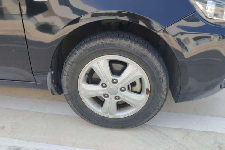Used Kia Forte 2014 1.6L MT GL Right Front Wheel Hub