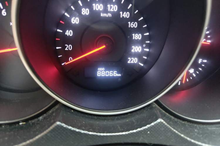 Used Kia Forte 2014 1.6L MT GL Odometer Close Up