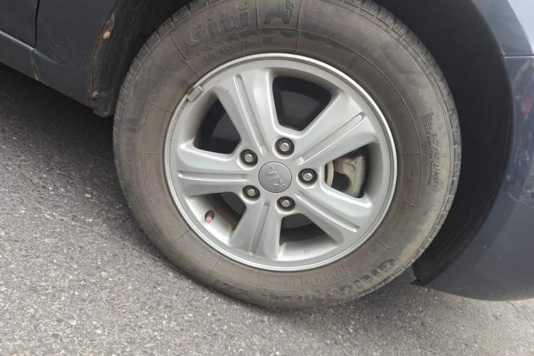 Used Kia Forte 2014 1.6L MT GL Right Front Wheel Hub