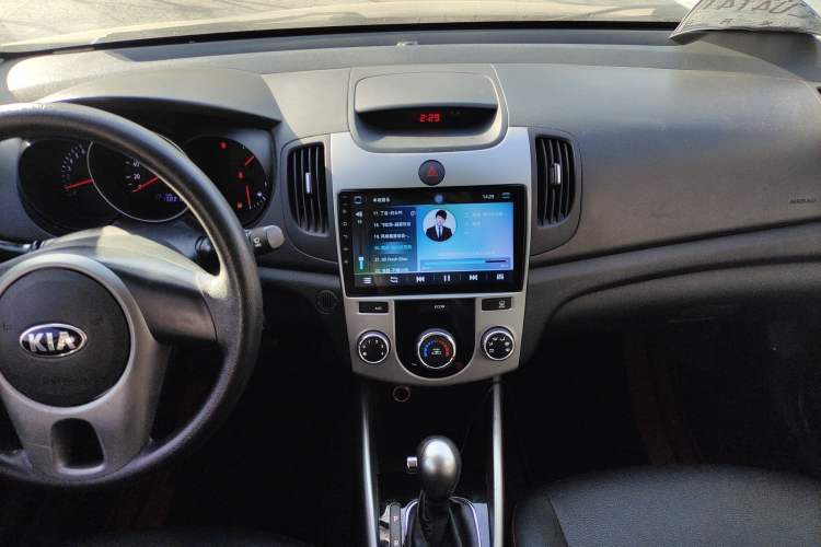 Used Kia Forte 2014 1.6L AT GL Audio And AC Panel
