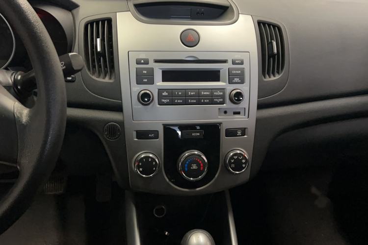 Used Kia Forte 2014 1.6L AT GL Audio And AC Panel