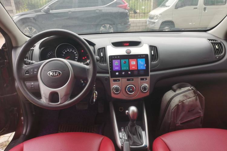 Used Kia Forte 2014 1.6L AT GL Center Console