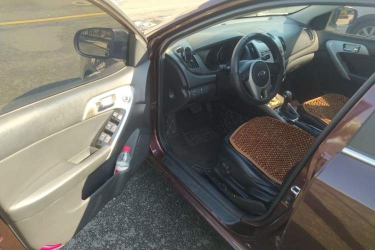 Used Kia Forte 2014 1.6L AT GLS Driver Seat