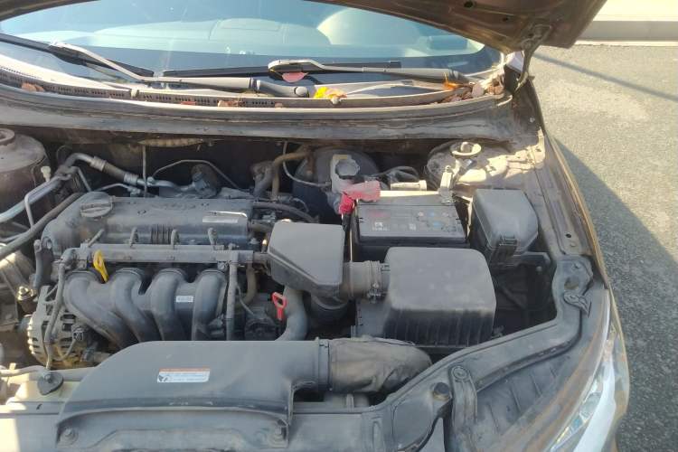 Used Kia Forte 2014 1.6L AT GLS Engine Bay Left