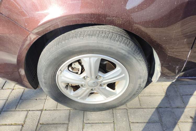 Used Kia Forte 2014 1.6L AT GL Left Front Wheel Hub