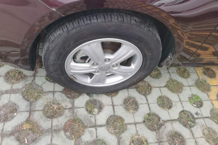 Used Kia Forte 2014 1.6L AT GL Left Front Wheel Hub