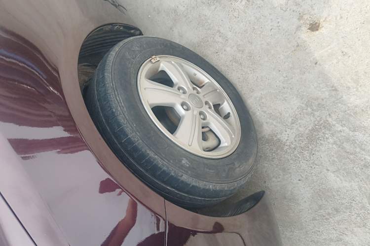 Used Kia Forte 2014 1.6L MT GL Left Front Wheel Hub