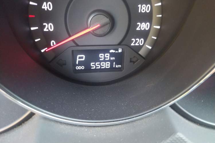 Used Kia Forte 2014 1.6L AT GLS Odometer Close Up