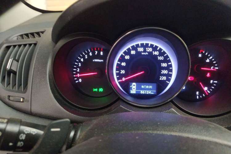 Used Kia Forte 2014 1.6L AT Premium Model Odometer Close Up