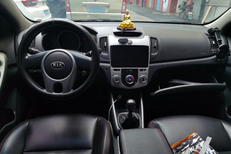 Used Kia Forte 2014 1.6L MT GL Center Console