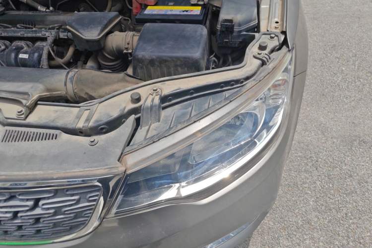 Used Kia Forte 2014 1.6L MT GL Engine Bay Left