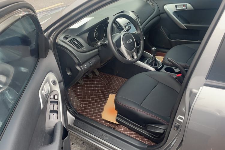 Used Kia Forte 2014 1.6L MT GL Interior 2