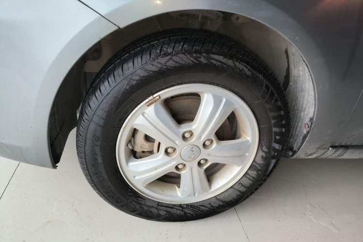 Used Kia Forte 2014 1.6L MT GL Left Front Wheel Hub