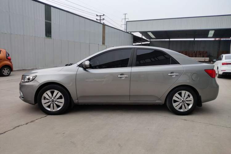 Used Kia Forte 2014 1.6L MT GLS Left Side