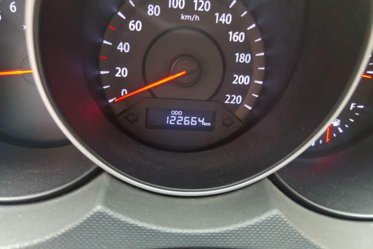 Used Kia Forte 2014 1.6L MT GL Odometer Close Up