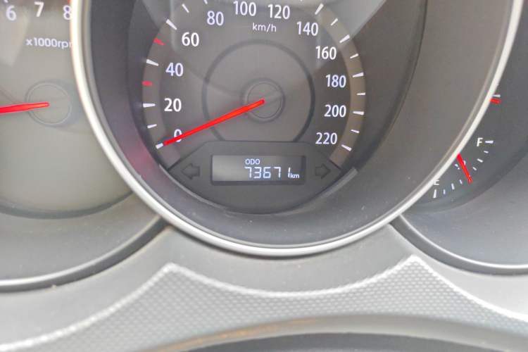 Used Kia Forte 2014 1.6L MT GL Odometer Close Up