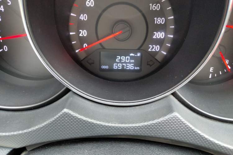 Used Kia Forte 2014 1.6L MT GLS Odometer Close Up