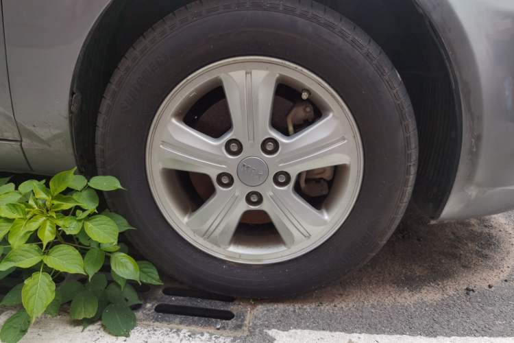 Used Kia Forte 2014 1.6L MT GL Right Front Wheel Hub