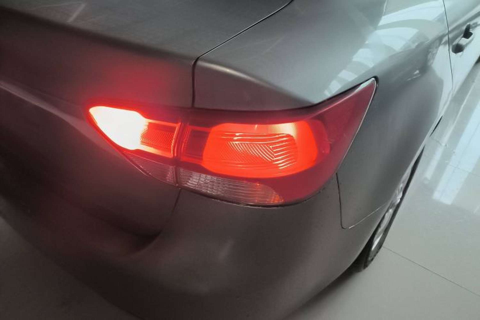 Used Kia Forte 2014 1.6L MT GL Right Rear Taillight