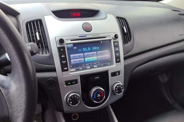 Used Kia Forte 2014 1.6L AT GL Audio And AC Panel