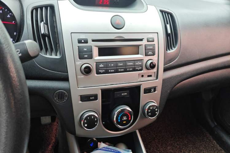 Used Kia Forte 2014 1.6L AT GL Audio And AC Panel