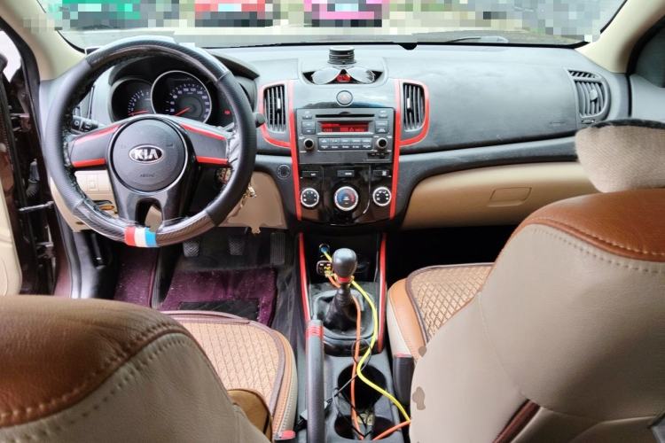 Used Kia Forte 2014 1.6L MT GL Center Console