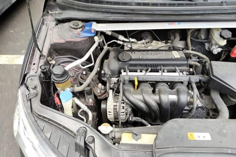 Used Kia Forte 2014 1.6L MT GL Engine Bay Right
