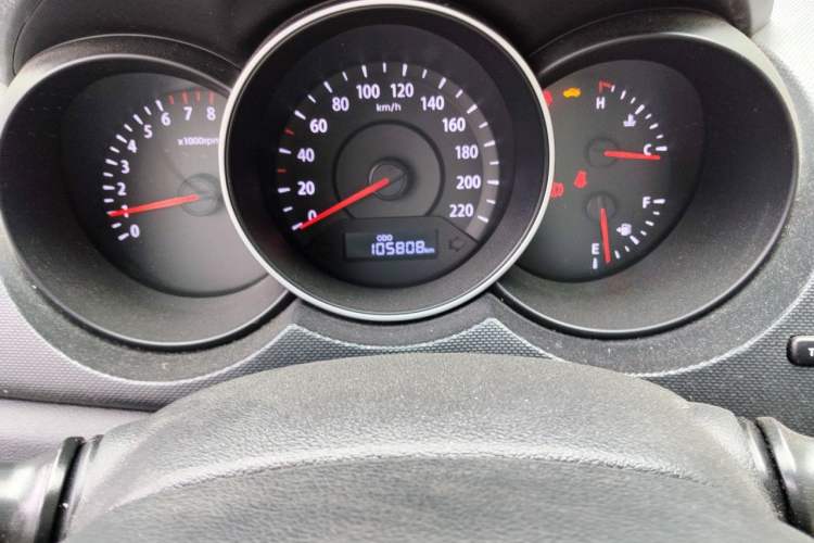 Used Kia Forte 2014 1.6L MT GL Odometer Close Up