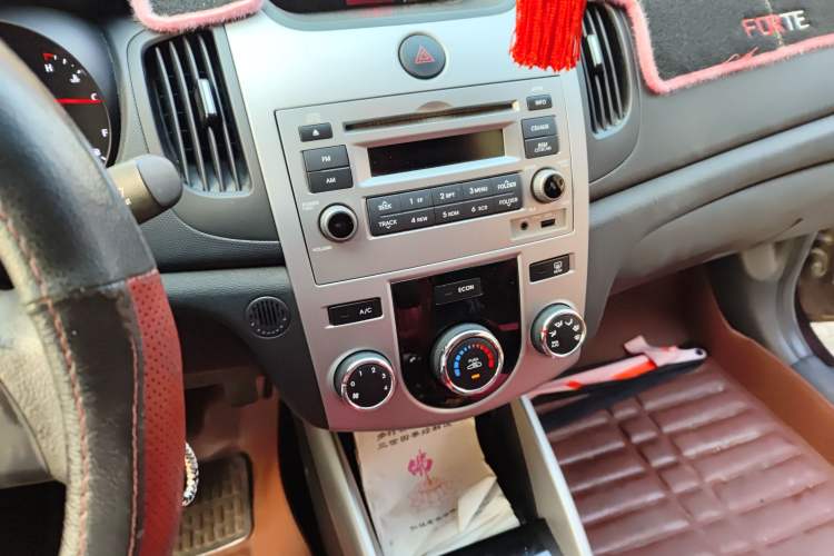 Used Kia Forte 2014 1.6L MT GL Audio And AC Panel