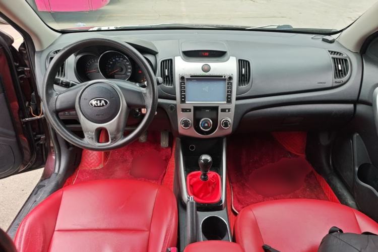Used Kia Forte 2014 1.6L MT GLS Center Console