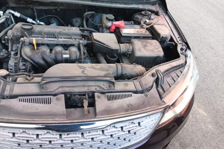 Used Kia Forte 2014 1.6L MT GL Engine Bay Left